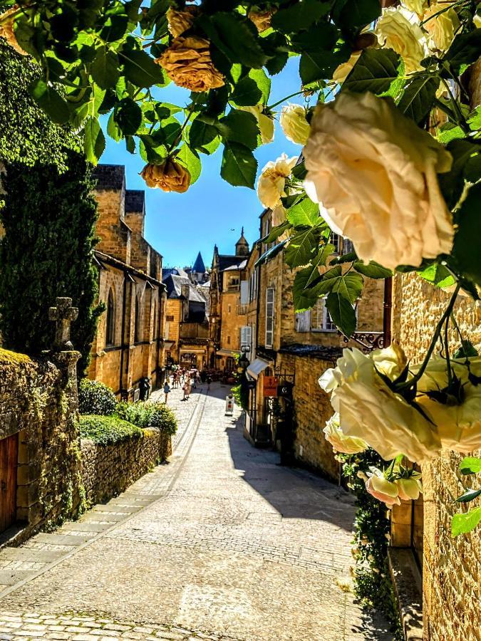 Centrally Located Sarlat Apartment With Medieval Town Views Εξωτερικό φωτογραφία